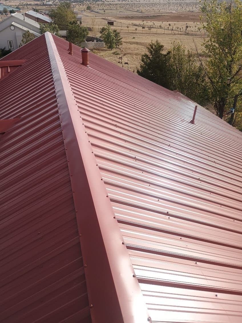 A finished metal roof on a Rio Rancho, New Mexico home by Paramount Roofing