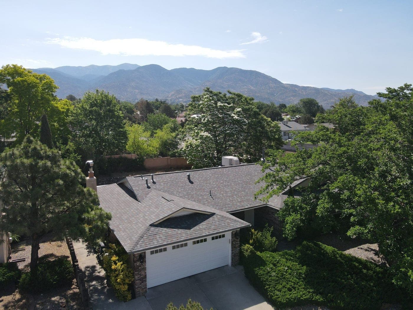 Finished shingle roof by Paramount Roofing